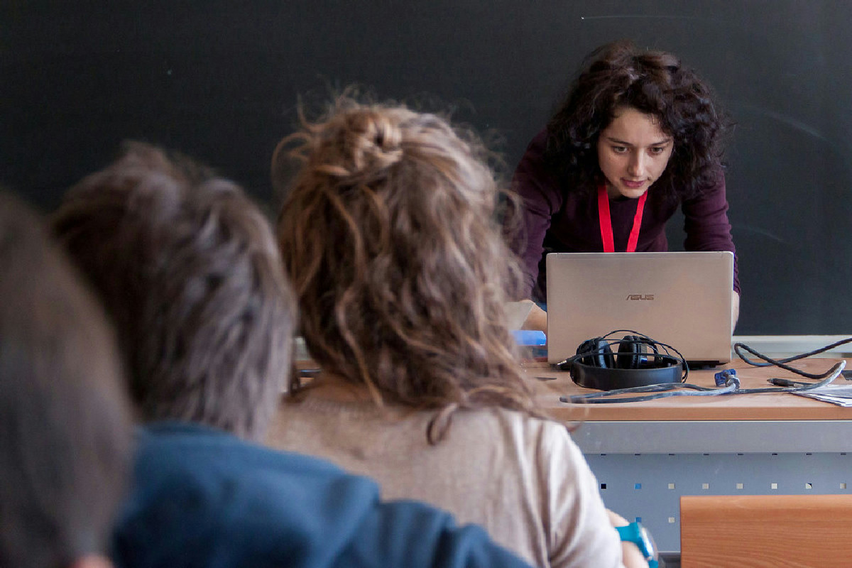 La scuola italiana adotta nuove regole e strumenti digitali per un futuro all’avanguardia
